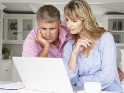 interventionist, Addiction Professional, Intervention, How to Bring an Addiction Professional into Your Intervention - couple searching the internet