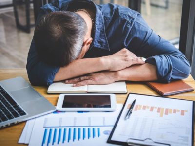 Alcohol and Insomnia: How Alcohol Affects Sleep, middle age man asleep on his work desk - insomnia
